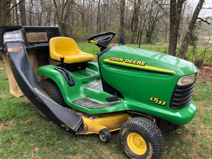 John Deere riding mower with bagger for saleIn Calhoun, GA