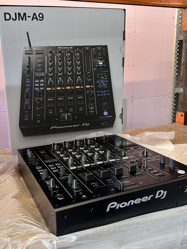 Pioneer OPUS-QUAD, Pioneer XDJ-RX3, Pioneer XDJ-XZ for saleIn Old Fort, TN